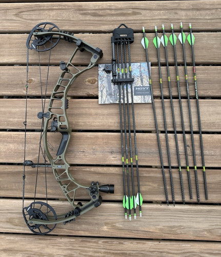 Hoyt compound bow - hoyt,