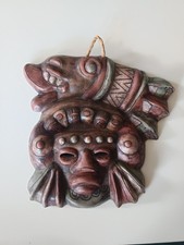 Masque décoratif artisanal