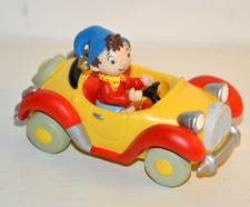 Figurine OUI OUI en voiture