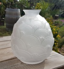 ESPAIVET Vase boule col étranglé en verre moulé pressé, époque Art Déco Ht 20cm