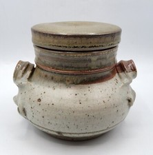 Beurrier en grès émaillé signé Mireille et Noël Dailler Poterie de Blanot XXème