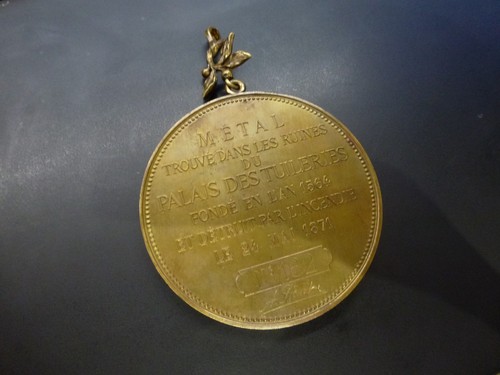 Médaille métal palais - du,
