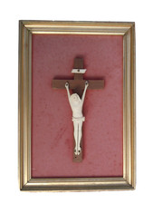 Christ sculpté sur croix bois cadre dore d'époque 19ème