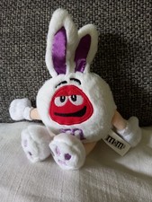 E7  Peluche MM's rouge M&M's