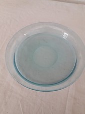 Plateau rond bleu en cristal pour des verres