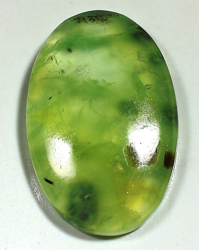 Cabochon ovale préhnite vert
