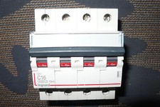 DISJONCTEUR  TETRAPOLAIRE 16A