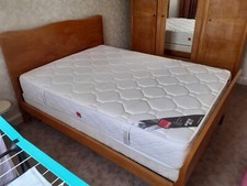 un chambre à coucher vintage années60