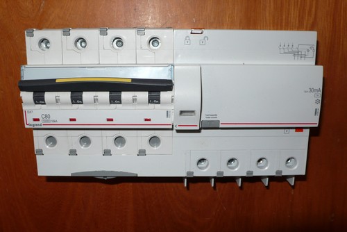 Disjoncteur 409362 - disjoncteur,