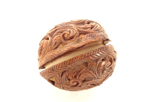 Petit porte reliquaire noix