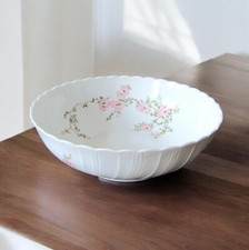 Limoges. Bernardaud. Saladier en porcelaine décor fleurs modèle Amandine