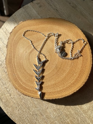 Stella dot arrow necklace - dot,