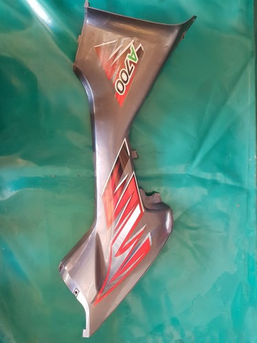 Plastique latéral droit