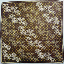 Magnifique foulard  monogramme  " Louis Vuitton "