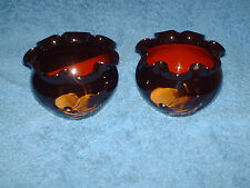 2 vases à bords à volants