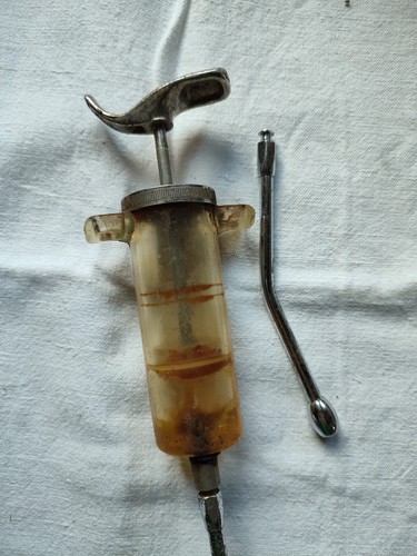 Ancienne grosse seringue - ancienne,
