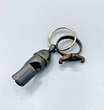 Ancien sifflet métal Militaire ? Police ? Allemand ? WW2 ? + Tire Douille ?