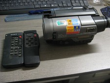 Sony Hi8 Handycam CCD-TR820E + 2 télécommandes – Très bon état visuel, non testé