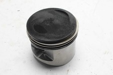 Cylindre de piston gauche 74