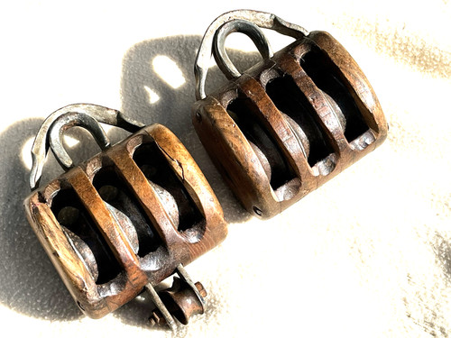 Antique pulley boat - ☺️,