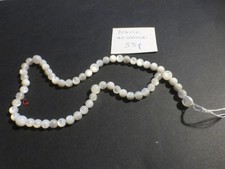 TOP RARE SUR LE MARCHE 59 perles anciennes en nacre véritable sur fils d'origine