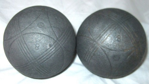 Deux boules petanque - (73, mm)