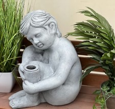 Statuette en pierre enfant