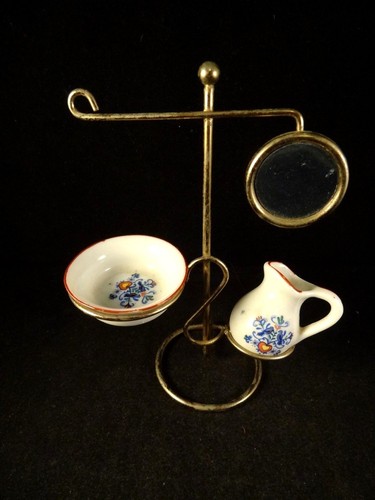 Ancien nécessaire toilette