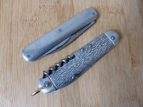 Lot anciens couteaux pliants
