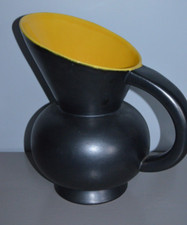 Grand Vase Anse Pichet Vallauris Noir Vernissé Jaune dans le Goût  Pol Chambost