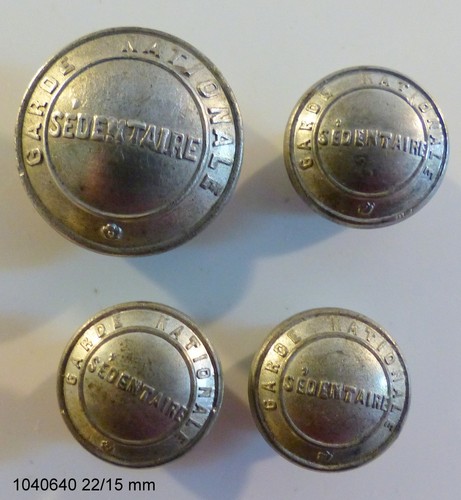 Lot military buttons - 4,