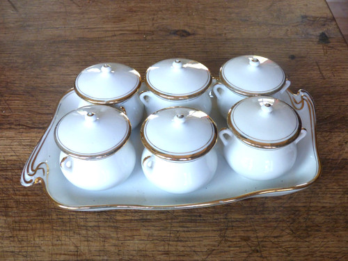 Pots crème sur plateau - crème,