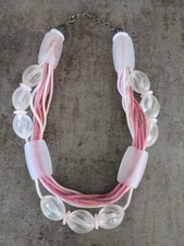 collier liens blancs et roses