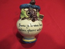  Pichet secret trompeur en faïence .