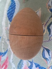 6 Oeufs en bois gigogne.