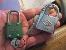 2  ) ancien Cadenas SOS 335 1& au Zébu Chinois N°440  et clés