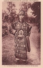 La Dalmatique et la Tiare du Sorcier de Cao Binh Indochine Vietnam Haut-Tonkin
