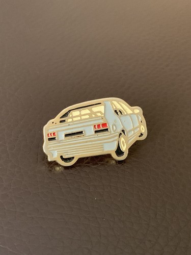Pin arriere voiture - pin’s,