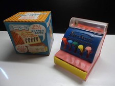 Ancienne petite caisse enregistreuse Cash register avec Boite TBE 