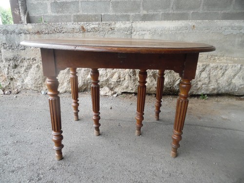 Table six pieds - pieds, cinq