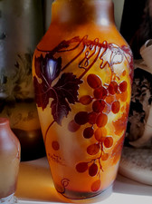 vase Émile galle Signé en Verre multicouche Dégagé A L'acide déco vigne raisin