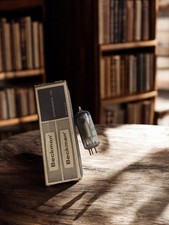 Tube radio ancien vintage avec