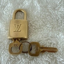 Cadenas LOUIS VUITTON doré