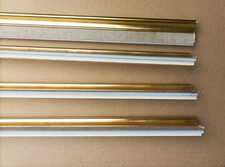 Lot de 4 anciennes baguettes toilées en bois doré des années 1960 - 77 et 56 cm