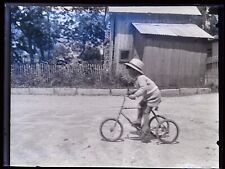 Enfant Tricycle PHOTO NEGATIVE