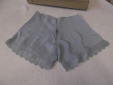Culotte/Short ancienne en soie, couleur bleu pâle, vers les  années 1940/50