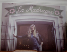 Exceptionnel Tableau alu-dibond Brigitte Bardot devant sa boutique La Madrague