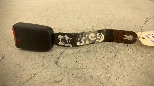 Attache ceinture avant - , gauche