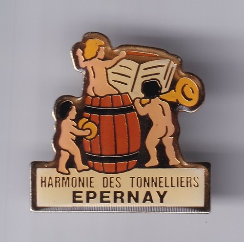 Rare pins pin - alcool, vin
