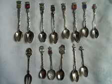 13 CUILLERES et une fourchette